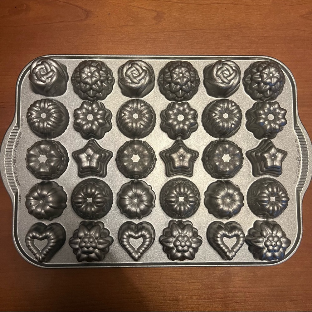 Nordic Ware Bundt Teacake & Candies Pan